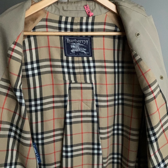 Vintage Burberry trench coat. - Picture 10 of 15